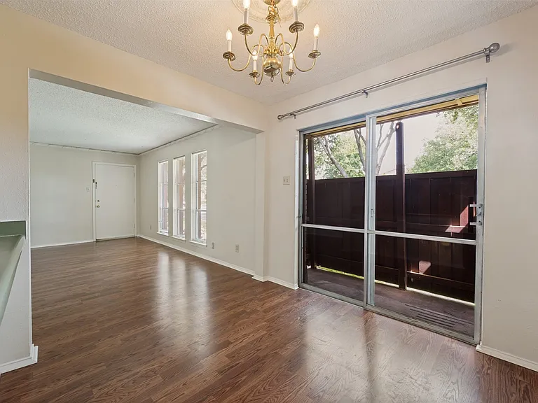 5838 Sandhurst Ln — Photo 12