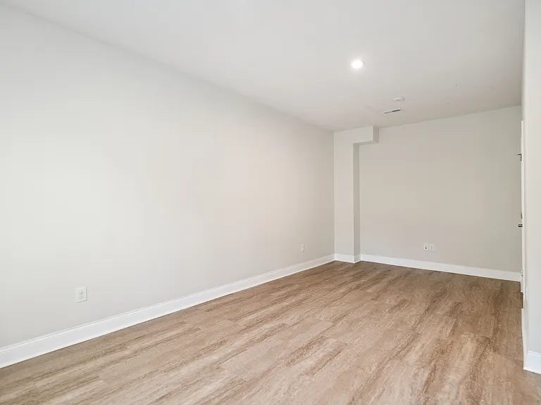 138 Seneca Pl — Photo 3