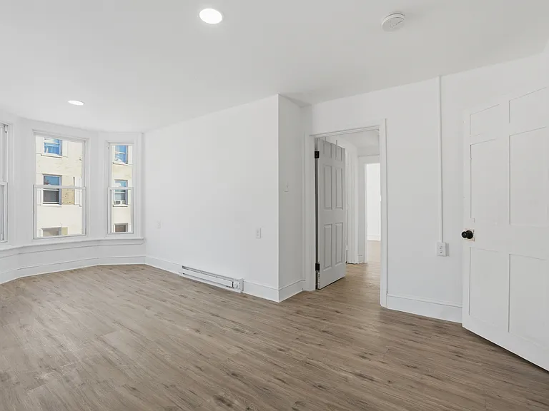 157 W Washington St — Photo 9