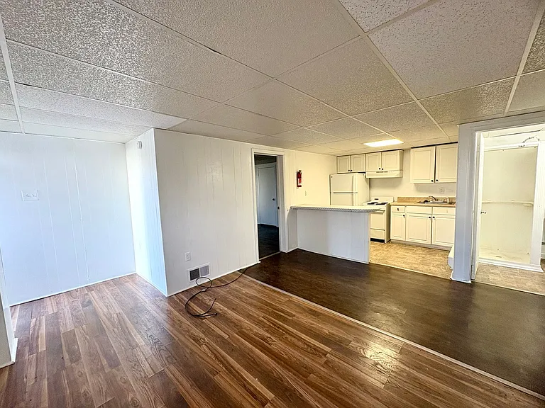 534 W Market Street — Photo 6