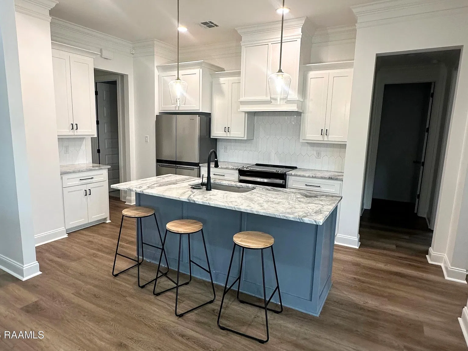 3 bed, 1904 sqft, $2,500 — Photo 4