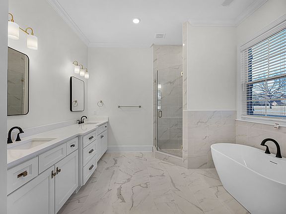 5th image of 1 Stonebrook Pl