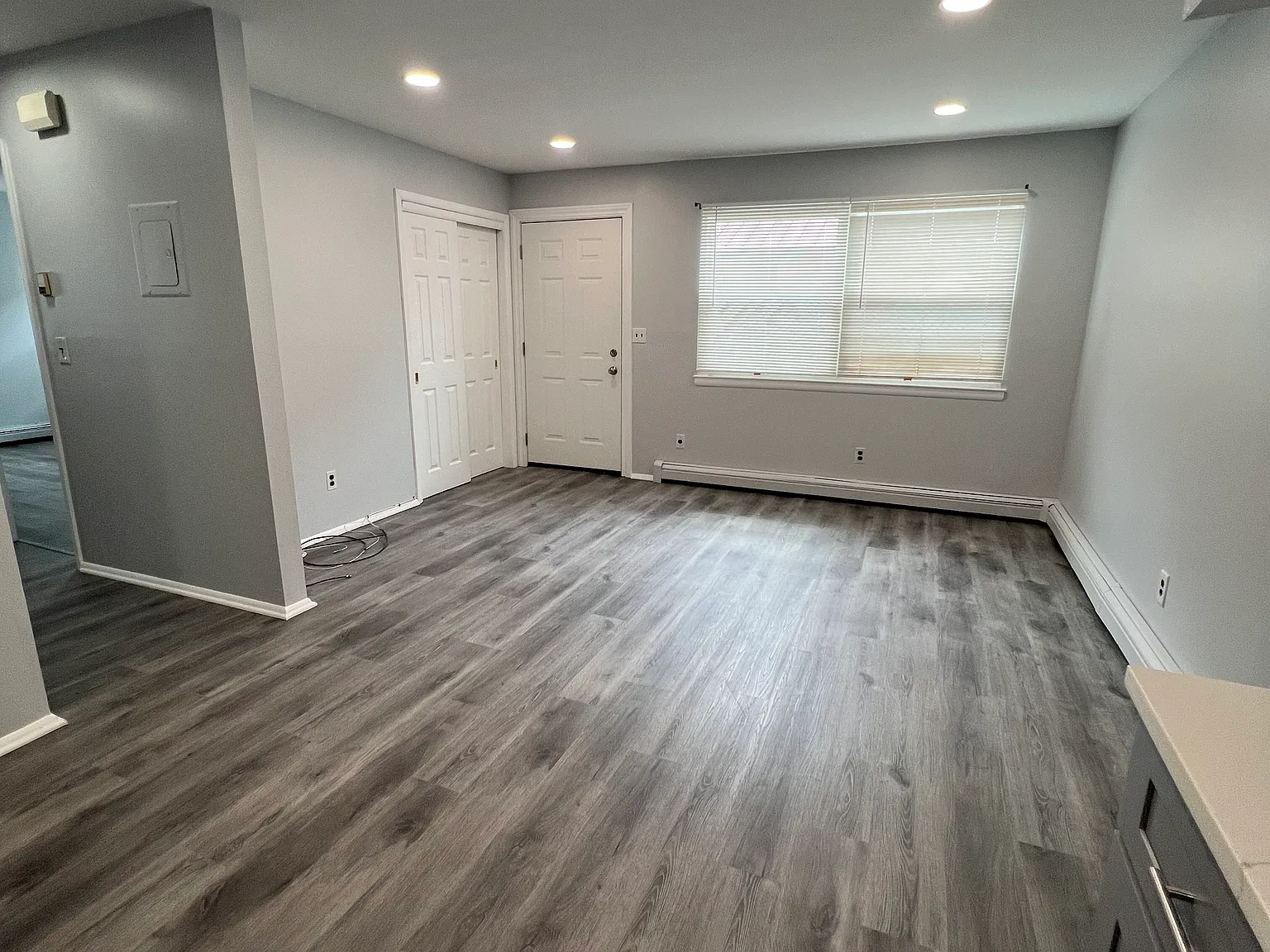 325 Simonson Ave — Photo 3