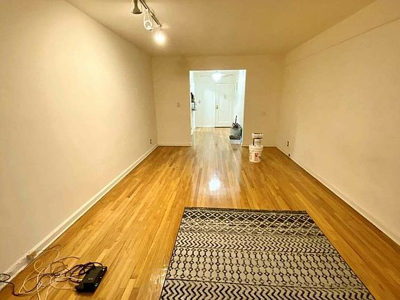 5th image of 2519 30th Dr APT 1E