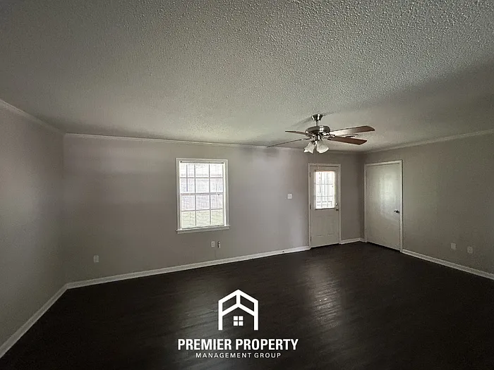 5968 Shannon Dr — Photo 6