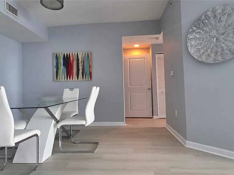 7900 Harbor Island Dr #806 — Photo 2