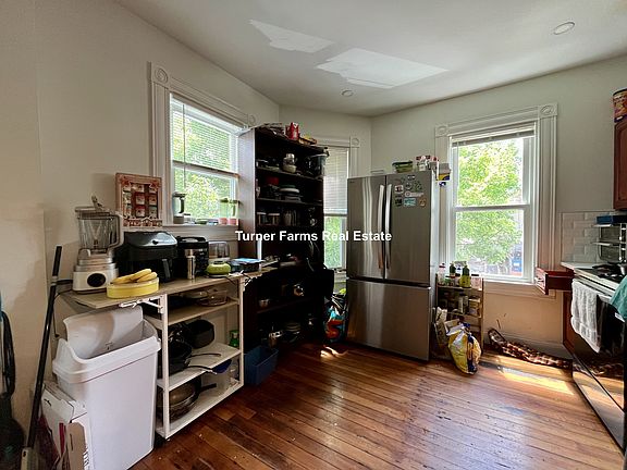 5th image of 374B Centre St