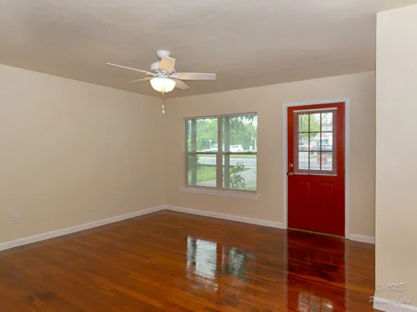 1249 W Hopkins St, San Marcos, TX 78666