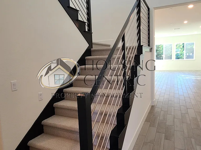 637 Lincoln Ct — Photo 37