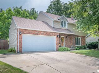 7104 N Rockvale Dr, Peoria, IL