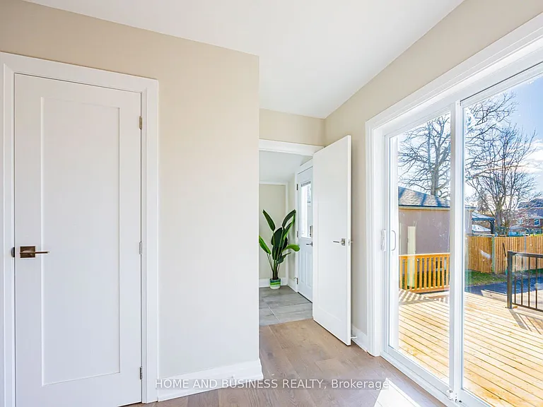 1326 Meredith Ave — Photo 11