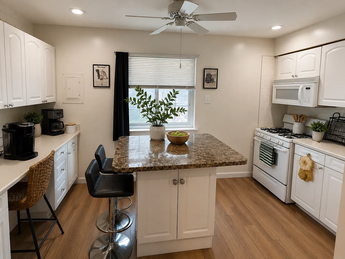2 bed, 916 sqft, $1,050 — Photo 2