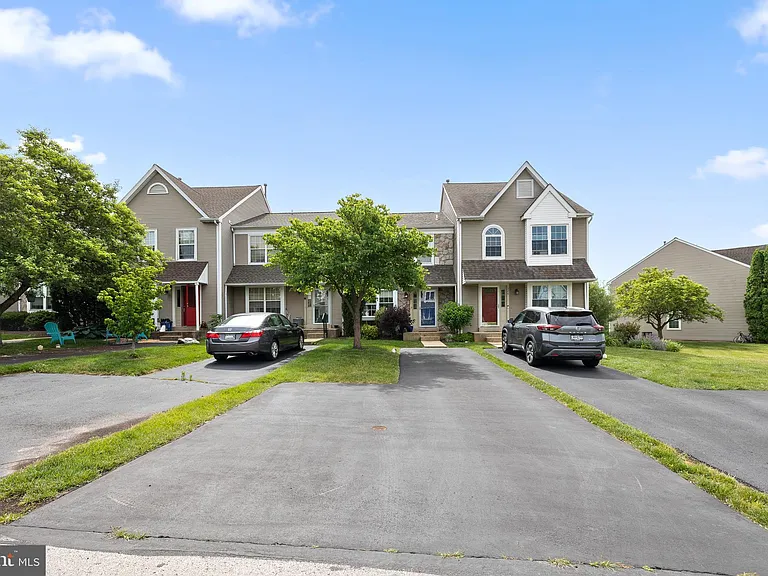 328 Countryside Ct — Photo 3