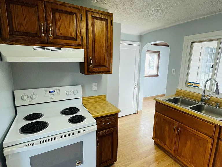 1305 Highland Ave — Photo 3