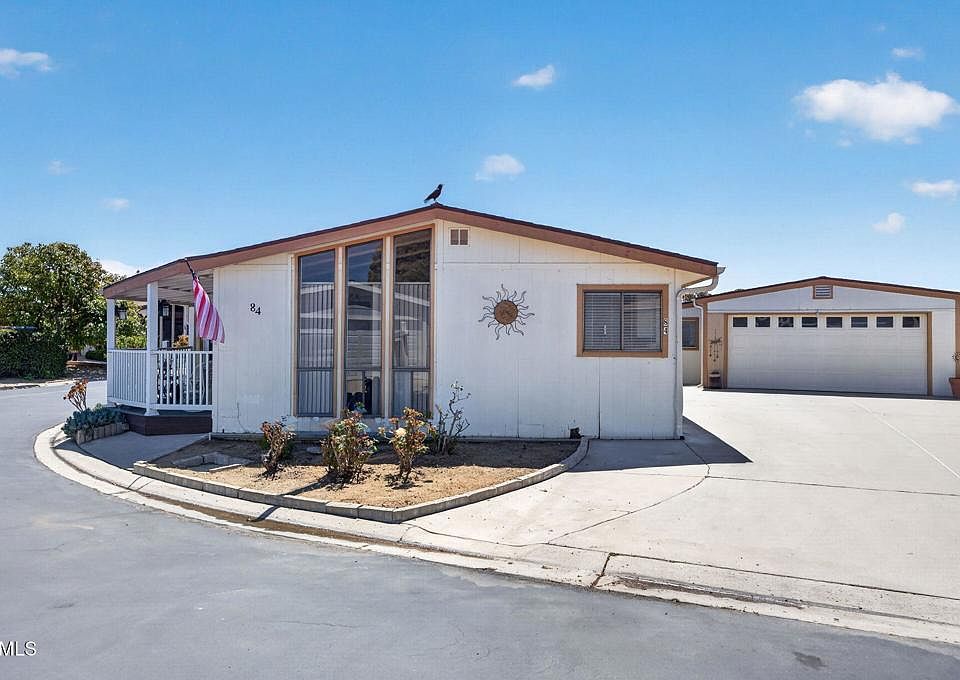 1st image of 84 Poinsettia Gardens Dr