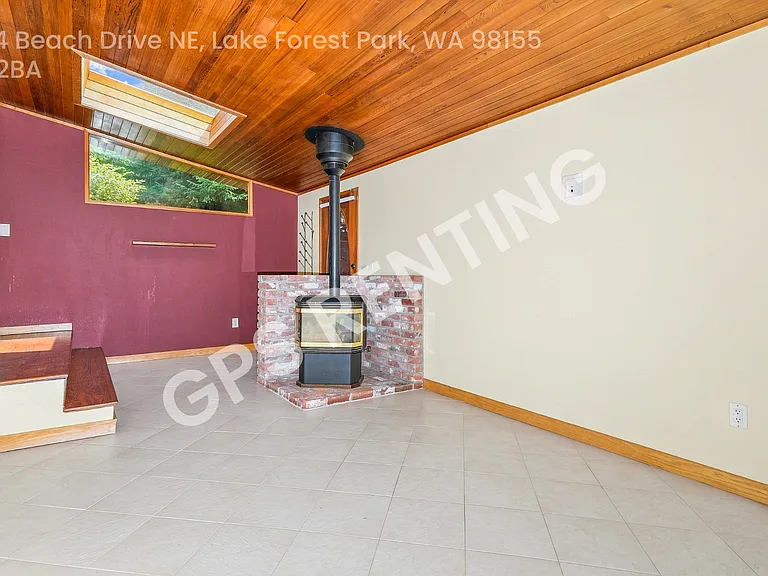 17224 Beach Dr NE — Photo 4