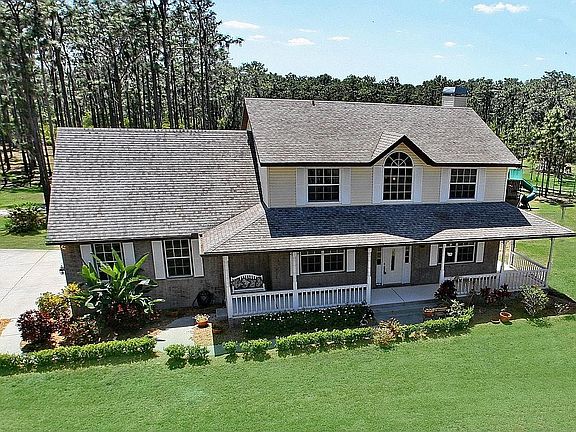 Beautiful 2 story home!