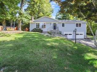 51 Wagon Hill Rd, Fairfield, CT 06824