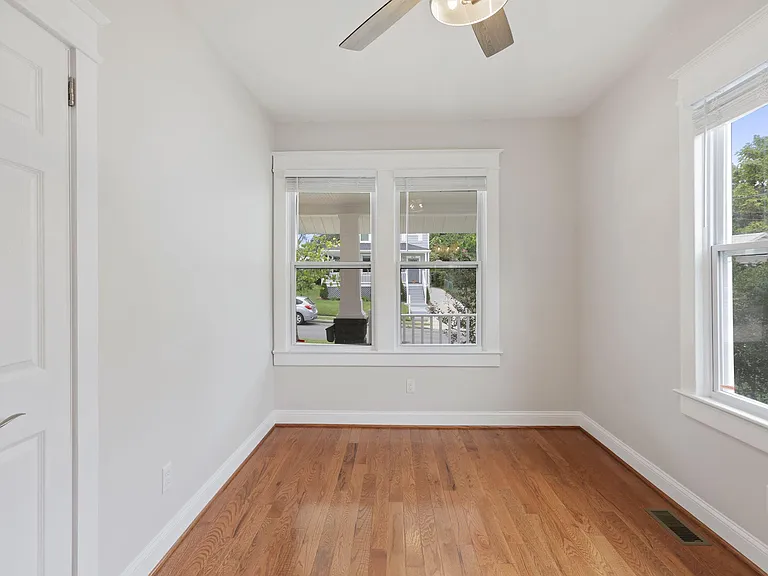 6011 44th Ave — Photo 17