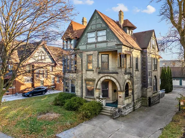 2825 West Kilbourn AVENUE, Milwaukee, WI 53208