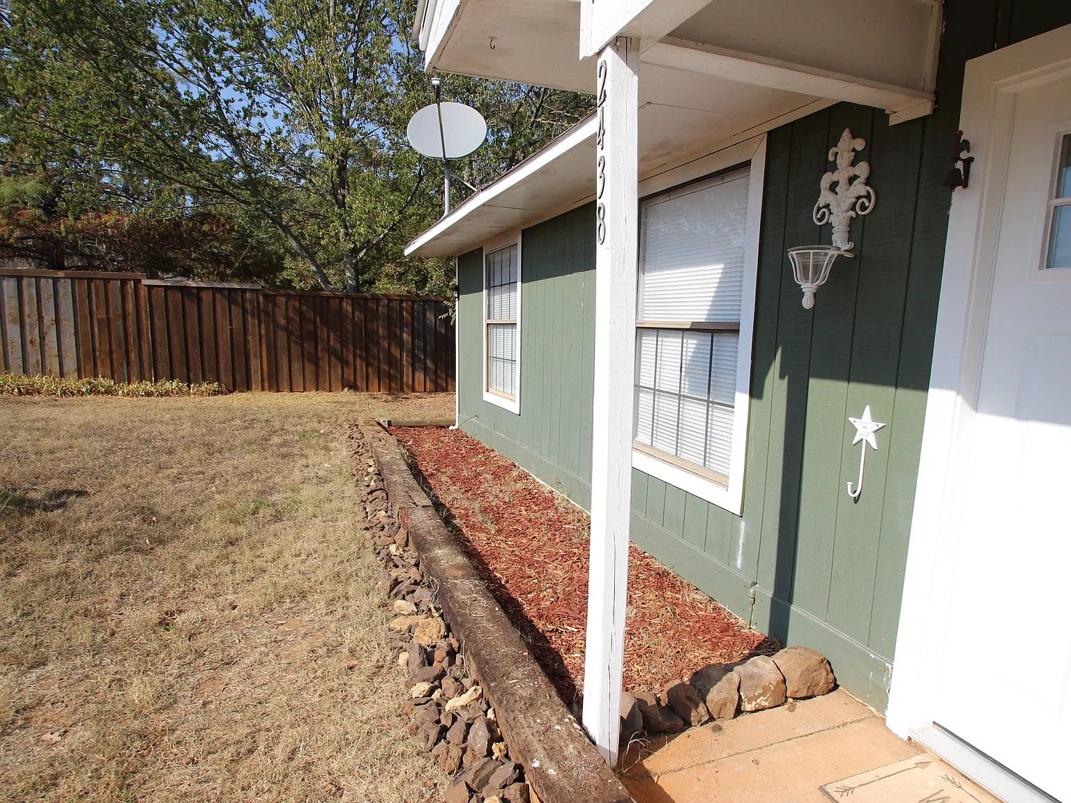 2 bed, 818 sqft, $1,400 — Photo 2