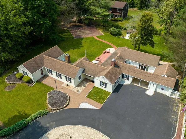 275 Syosset Woodbury Road, Woodbury, NY 11797