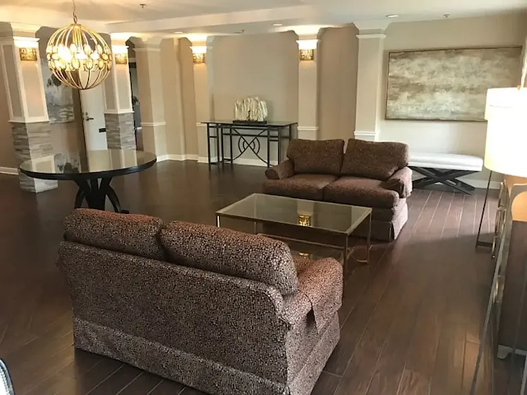 Elmhurst Place — Photo 9