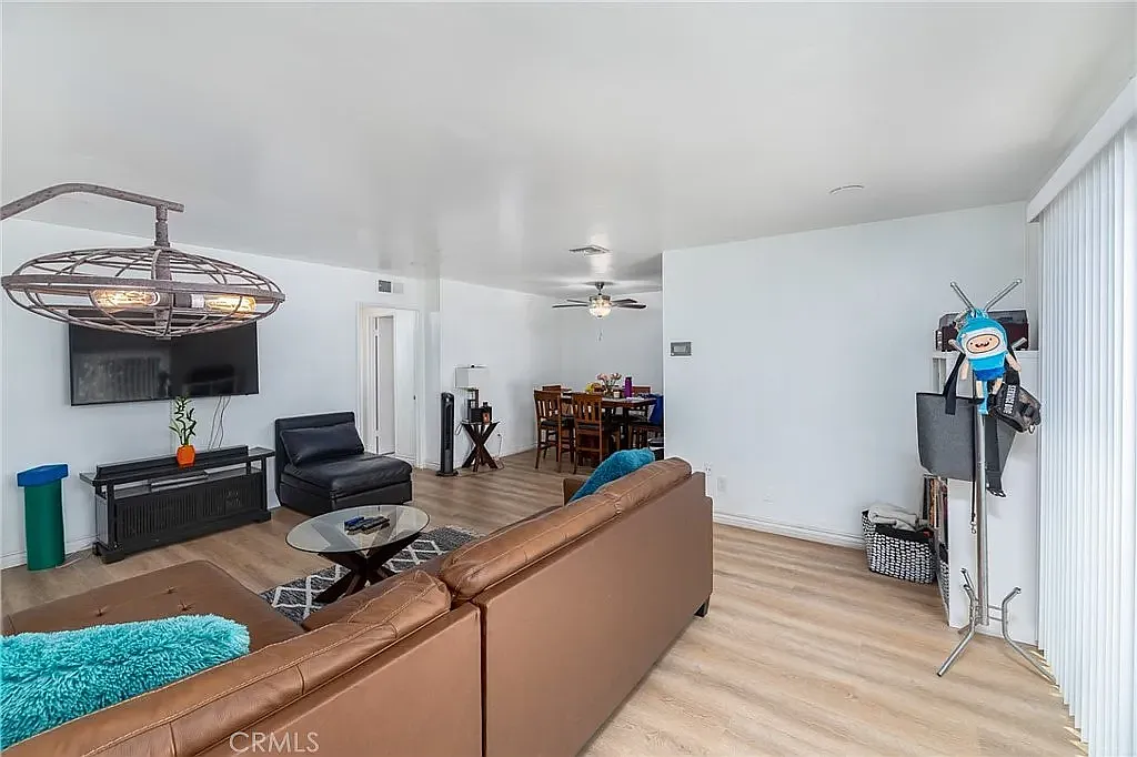 2 bed, 973 sqft, $1,350 — Photo 2