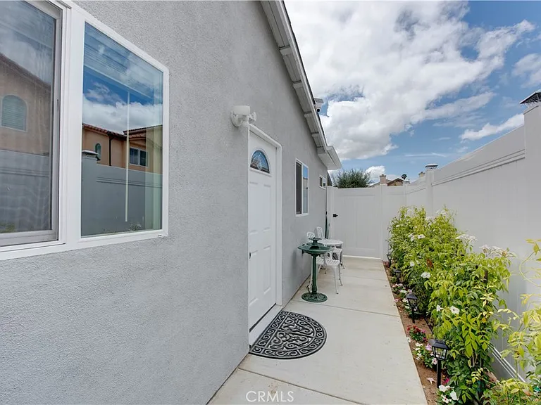 7321 Kelvin Ave — Photo 2