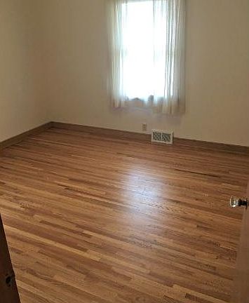 5th image of 644 6th Ave S