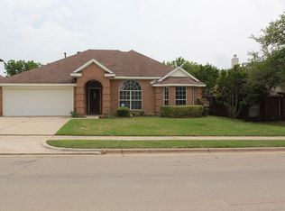 6736 Moss Ln, North Richland Hills, TX 76182