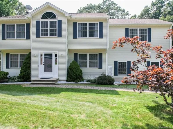 10 Cambridge Drive, Prospect, CT 06712