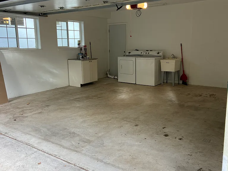1242 Wilder Ave #A — Photo 6