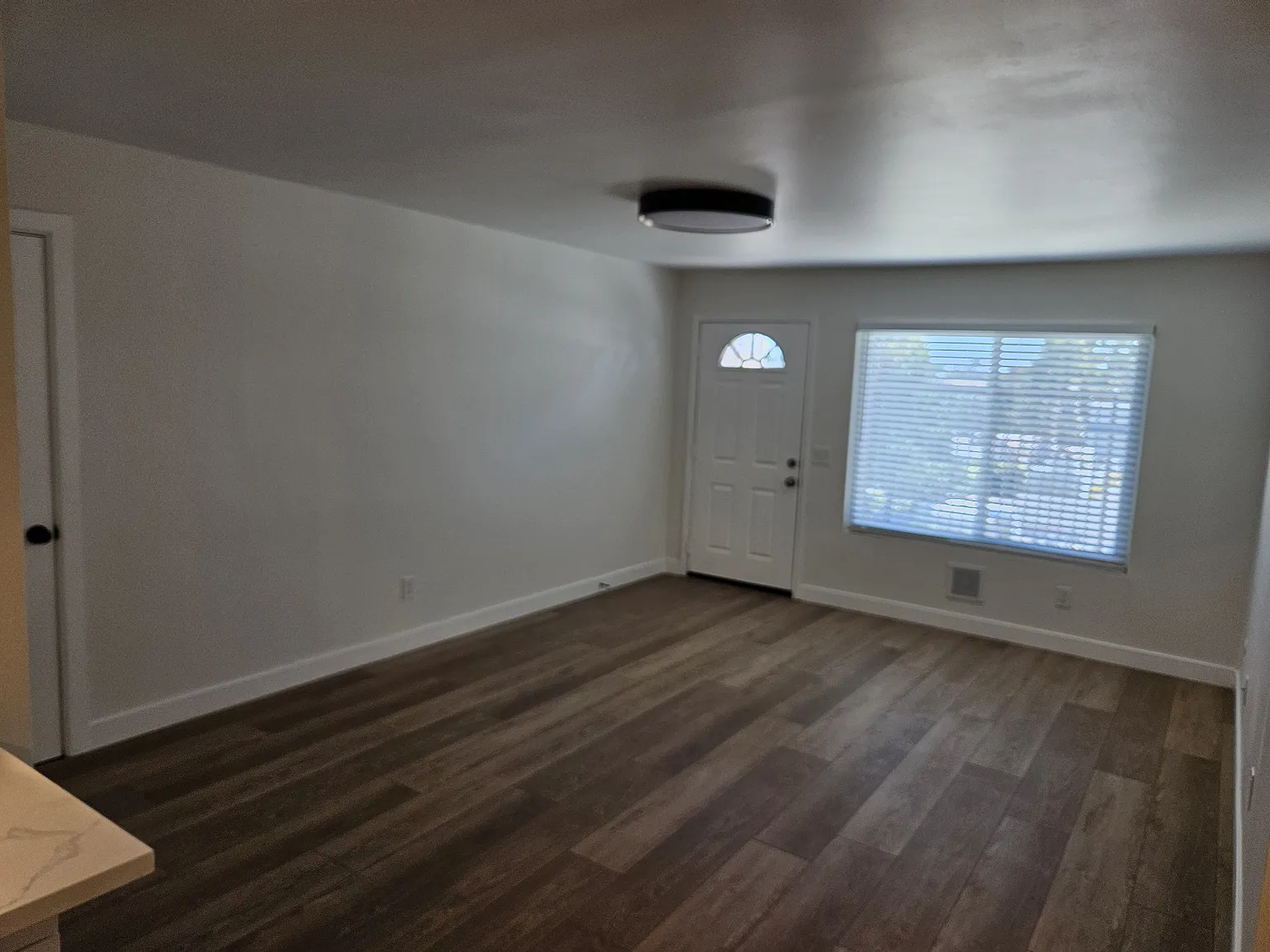 2 bed, 813 sqft, $2,300 — Photo 2