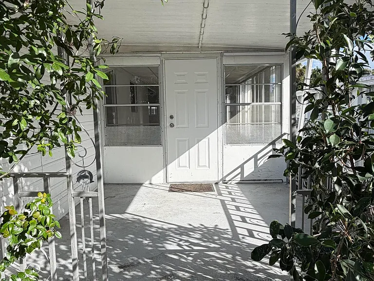 8717 SW 16th Pl — Photo 2
