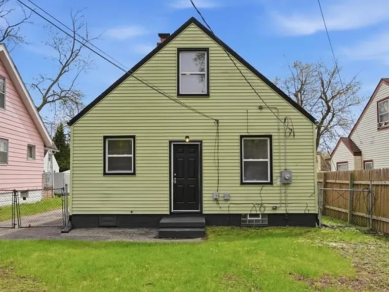196 Luther Ave — Photo 2