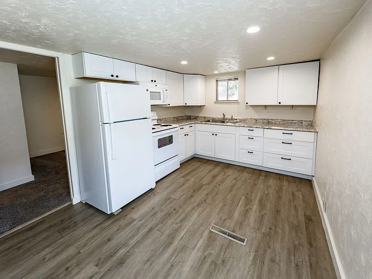 37 Delaware Rd — Photo 19
