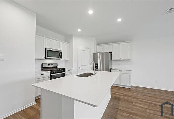 5th image of 4921 Almond Terrace Dr
