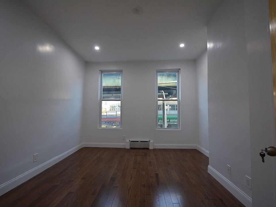 1st image of 1472 Myrtle Ave #1