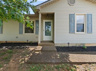 569 Foxfield Rd, Hopkinsville, KY 42240