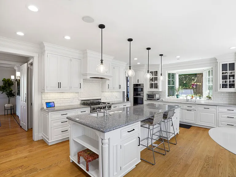 300 Sunkist Ln — Photo 8