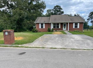 825 Quiet Oaks Way, Dandridge, TN 37725