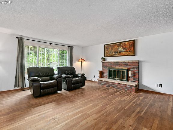 3rd image of 4216 NE 38th St
