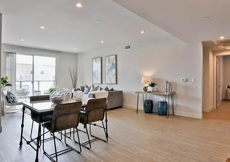727 Wilcox Ave #305 — Photo 33