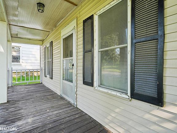5th image of 724 Louisa St