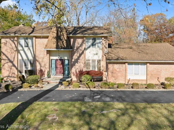 23500 Coventry Woods Ln, Southfield, MI 48034