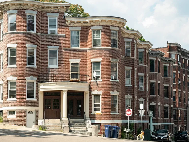 1942 Beacon St #5 — Photo 8