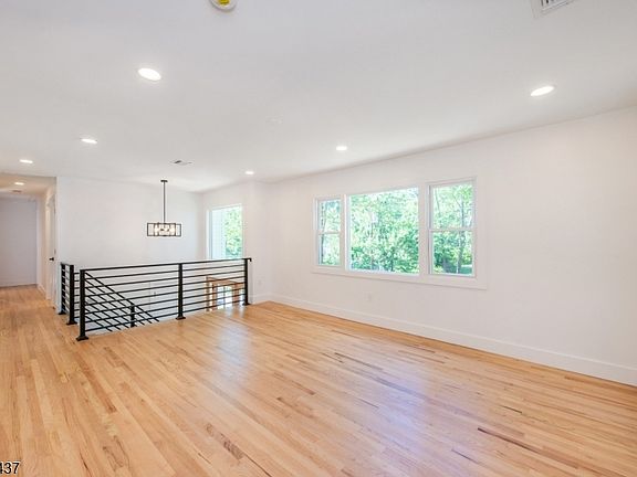 2nd image of 13 Arverne Rd