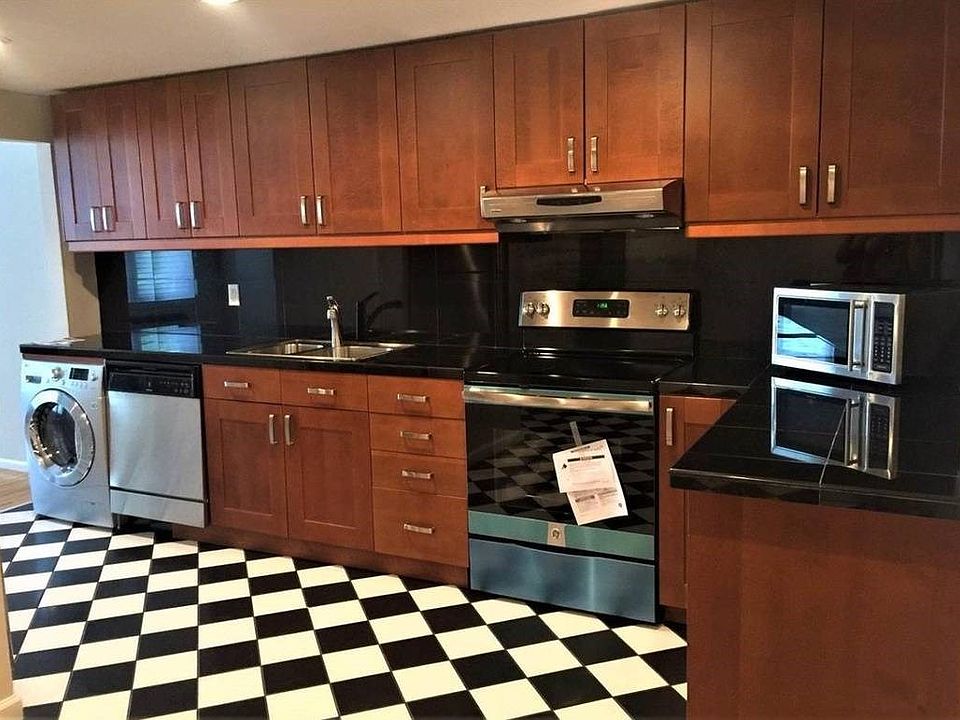 2nd image of 1300 Hudson St APT B2