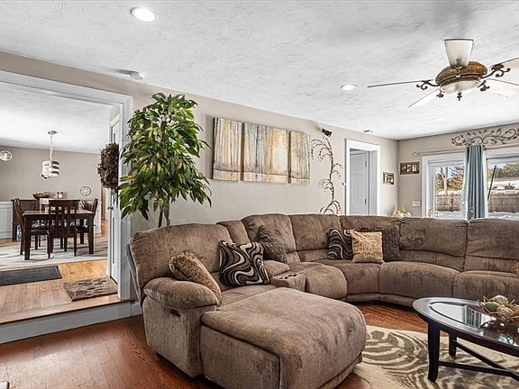 4th image of 67 Jeannine Rd